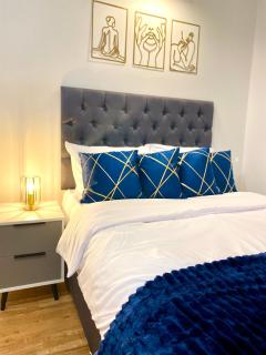 Luxurious 2 Bedroom - Water View and Parking - Manchester - 3