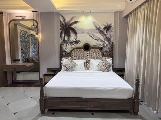 The Luxury Tiger at Lake Pichola - 4