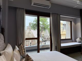 The Luxury Tiger at Lake Pichola - 5
