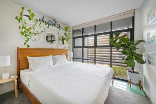 Urban Jungle Loft - A Leafy Alfresco Oasis - 8