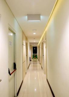 Biz Boulevard Hotel - Manado - 6