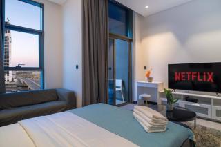 Tick- Lavish Studio with Canal & Burj Khalifa View - Sabkhah - 3