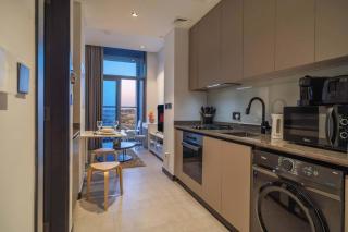 Tick- Lavish Studio with Canal & Burj Khalifa View - Sabkhah - 1