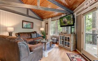 Treetopper Hideaway - A Relaxing Chic Bungalow - 3