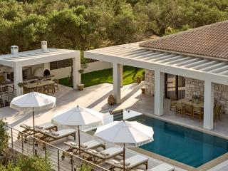 Olithera Villa, Private Pool & 1acre Green Land, By ThinkVilla - Città di Zante - 6