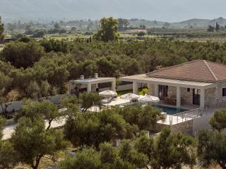 Olithera Villa, Private Pool & 1acre Green Land, By ThinkVilla - Città di Zante - 0