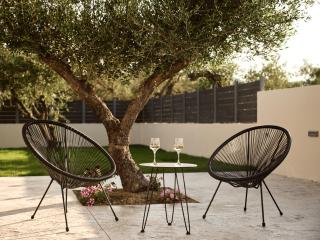 Olithera Villa, Private Pool & 1acre Green Land, By ThinkVilla - Città di Zante - 3