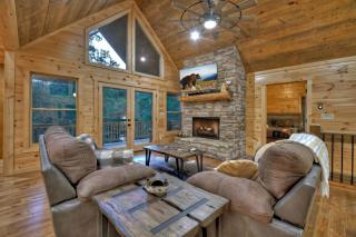 Rohring Retreat - Bask in comfort on the deck and play games in the game room - Mineral Bluff - 2