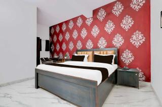 Collection O Nehru Nagar - Ghaziabad - 8