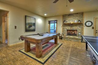 5 OClock Somewhere Hot tub fireplace pool table and more - Mineral Bluff - 9