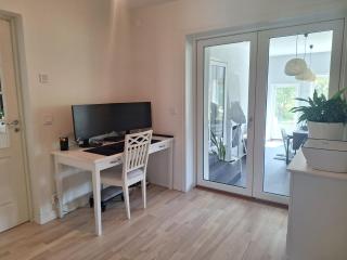 Spacious home in idyllic neighbourhood, 15min to City - Sollentuna - 7