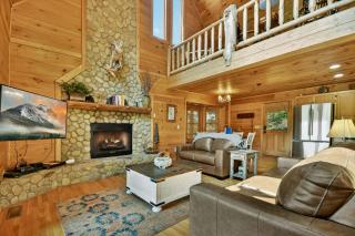 Almost Heaven Pet-friendly steamy hot tub pool table firepit - Mineral Bluff - 3