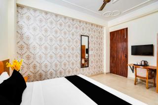 Townhouse Oak Sector 121 Noida Metro Station - 1