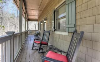 Dennys Caribou Lodge -Dog Friendly Stone Fireplace King Suites - 2