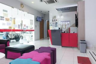 Super OYO 89930 Golden Guest House - 7