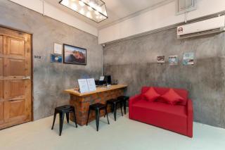 OYO 43993 Madsuite - 7