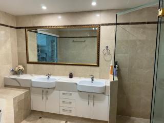 Style and Amazing Views-Sub Penthouse - Gold Coast - 3