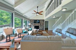 The Burrow - Cozy Fireplace Community Amenities Modern Interior - Holcomb - 9