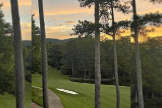 The Burrow - Cozy Fireplace Community Amenities Modern Interior - 8