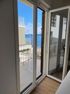 Apartments Miro - Front Row Sea View - Lokva Rogoznica - 2