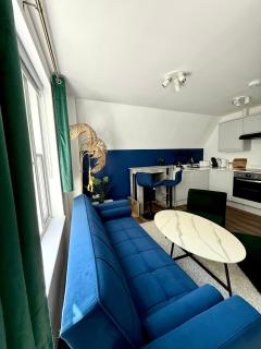 Modern 2-Bed High Wycombe Apartment - Near Train and Town - Parking Available - High Wycombe - 9