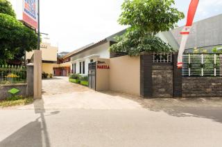OYO 3387 Nakula Homestay Syariah - Tuban - 3