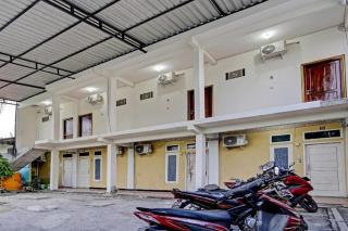 OYO 91653 Grand Syariah Hagawa Lamongan Near SPORT CENTER LAMONGAN - Lamongan - 7