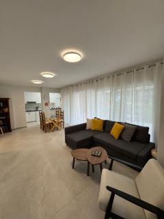 AMAZING 2 Bedroom 2 Bathroom APARTMENT - Paphos - 5