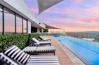 Menlyn Maine Luxury Apartment - 9