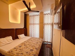Radha Madhavam Luxurious Boutique Stay - Mathura - 8