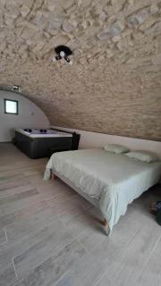 Appartement avec jaccuzzi privatif en RDC proche via rhona - 6