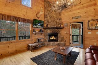 Mountain Therapy Gas fireplace hot tub firepit comfy beds - 4