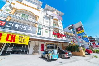 Hotel Vanna Angeles City Pampanga by RedDoorz - Ángeles - 2