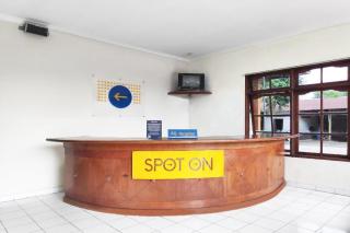 SPOT ON 2426 Hotel Aget Jaya Ii - 8