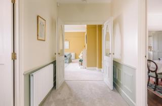NEW JULY 2025 - Grand Clifftop Duplex with Panoramic Views, Games Room & Stylish Interiors in Shanklin Old Village - 4