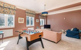 NEW JULY 2025 - Grand Clifftop Duplex with Panoramic Views, Games Room & Stylish Interiors in Shanklin Old Village - 7
