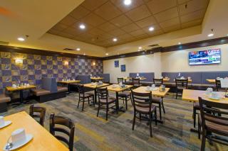 Best Western Plus Toronto Airport Hotel - Mississauga - 2