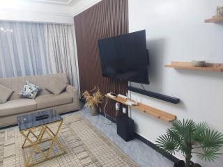 elegantly and beautifully furnished two bedroom apartment with well equipped gym swimming pool children playing ground and amazing scenic views - Nairobi - 0
