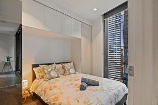 EQ Tower Ultra Modern 2BR CBD Base Mel Central - 6