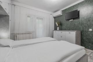 Gold and Grey Apartment - Oradea - 1