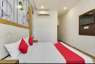 Hotel Holiday ViBE - Zirakpur - 0