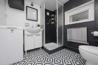 Charming House in the Capital with Two Parking Spaces by Noclegi Renters - Warsaw - 2