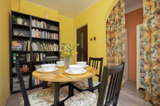 Charming House in the Capital with Two Parking Spaces by Noclegi Renters - 8