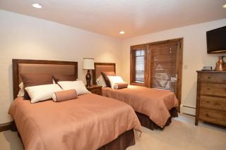Fasching Haus Unit 210, Deluxe Condo w/ A/C, Private Deck, 2 Blocks from Downtown Aspen - 9