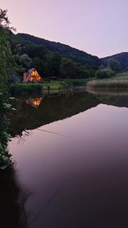A pe lac - - 9