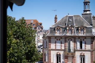 Magnifique appartement 3 étoiles, 2 salles de bain, 2 chambres à coucher, plage, hyper centre, entièrement rénové - Cabourg - 1