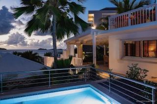 Fresh Summer Villa with Superb View of the Hills - Quartier de Lorient - 3