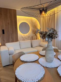 Family & Business Apartments PREMIUM SPA - 2 Bedroom with Private Jacuzzi, Balcony, Parking - Warsaw - 9