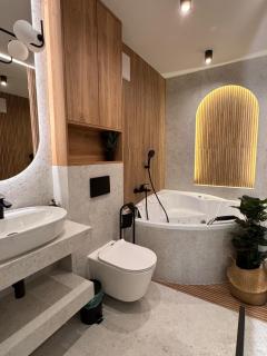 Family & Business Apartments PREMIUM SPA - 2 Bedroom with Private Jacuzzi, Balcony, Parking - Warsaw - 8