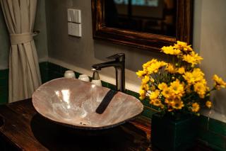 Hanoi Gem, Rustic Studio with King Bed & Projector - Hanoi - 4